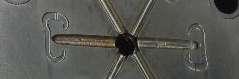 Reverse Engineering - Spritzgusswerkzeug mit kleinen Hakenkavitäten